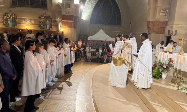 4 adultes et 7 jeunes baptisés à la veillée pascale !